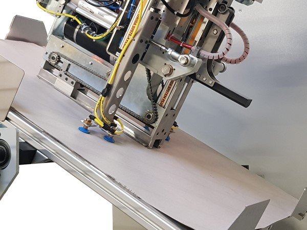 ROBOFOLDER 360 - Robotic palletizer for folder deliveries